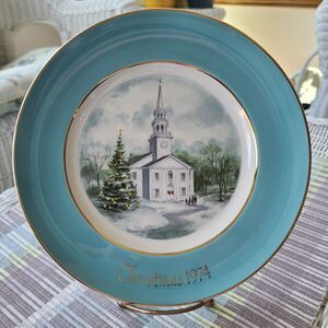 Vintage Avon Wedgwood Enoch 1974 Christmas Collectible Plate "Country Church"
